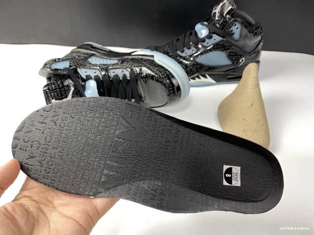 633068-010 Doernbecher AIR Retro 5 Jordan 0807